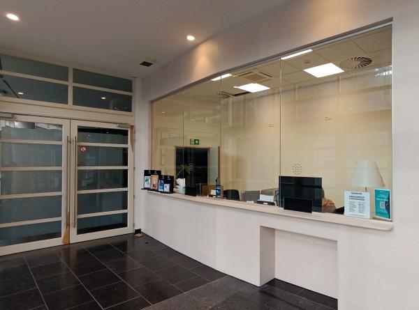 De vernieuwde bali ein d egang van het cultuurcentrum