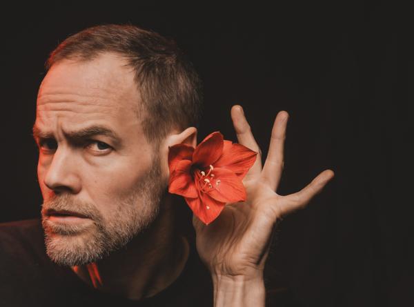 Als frontman van Het Zesde Metaal toont Wannes Cappelle zich al meer dan twintig jaar een rake observator. 