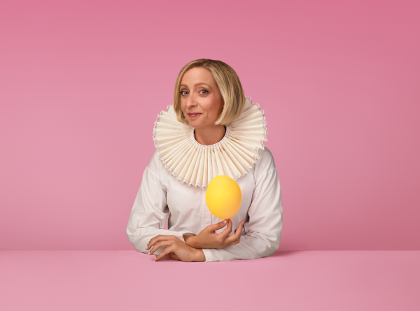 Sofie Lemaire duikt diep tussen de plooien van de tijd om er enkele vergeten, klemgeraakte malle figuren uit de marge los te peuteren en aan je voor te stellen